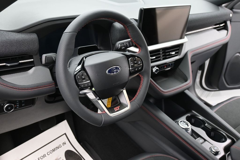 Ford Explorer Vehicle Full-screen Gallery Image 14