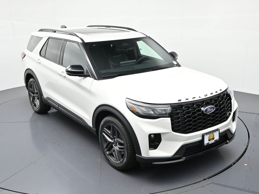 Ford Explorer Vehicle Full-screen Gallery Image 15