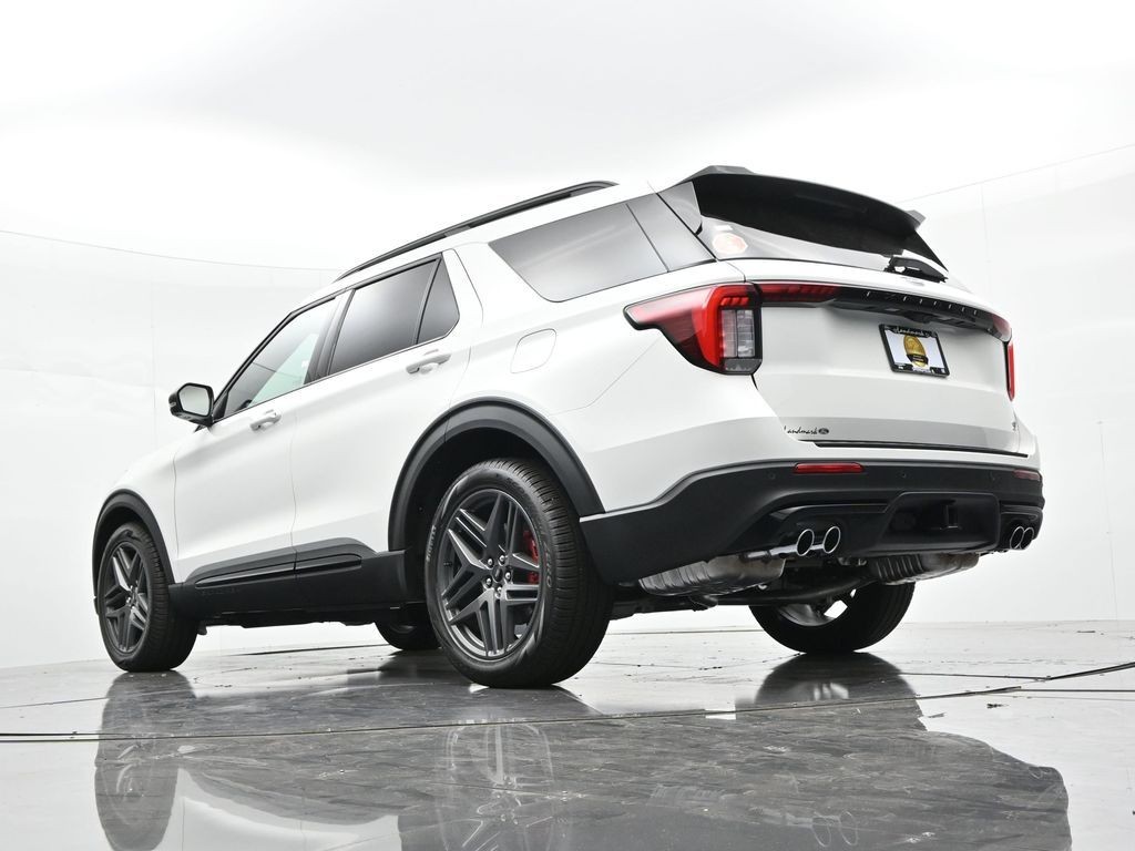 Ford Explorer Vehicle Full-screen Gallery Image 19