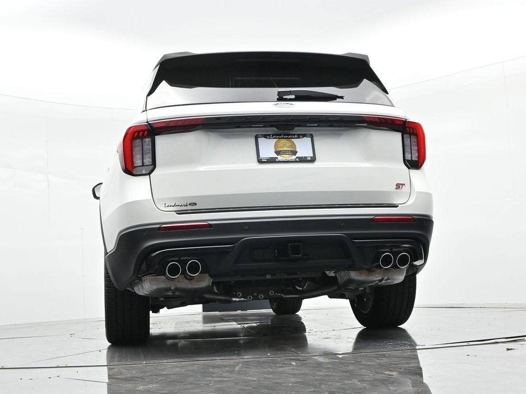 Ford Explorer Vehicle Full-screen Gallery Image 20