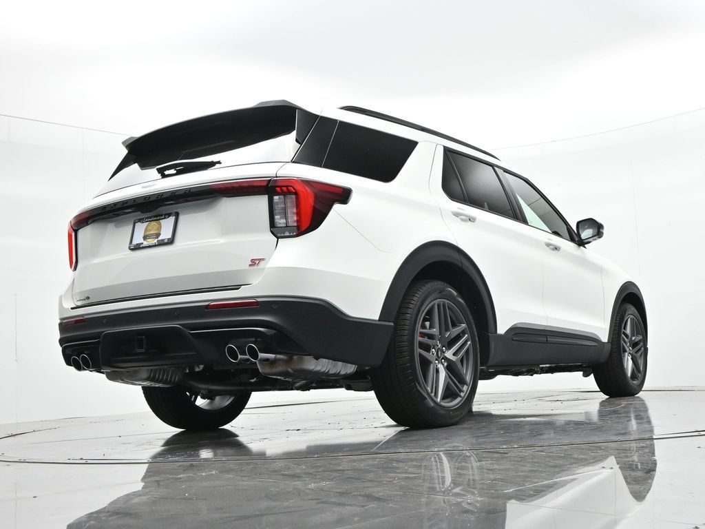 Ford Explorer Vehicle Full-screen Gallery Image 21