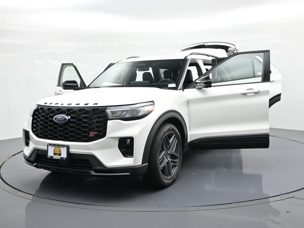 Ford Explorer Vehicle Full-screen Gallery Image 25
