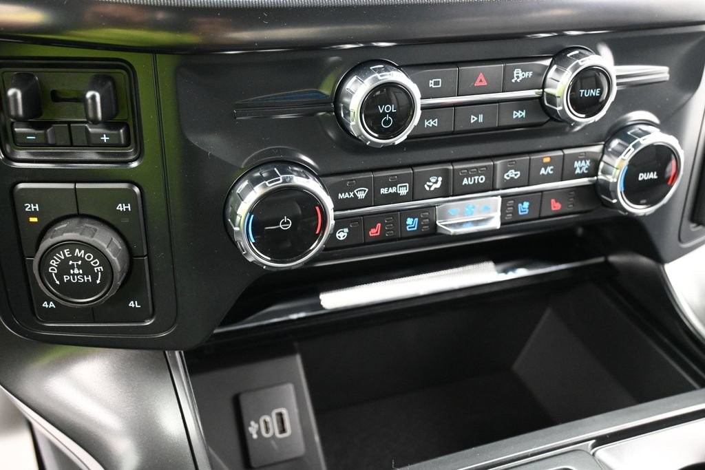 Ford F-150 Vehicle Full-screen Gallery Image 11