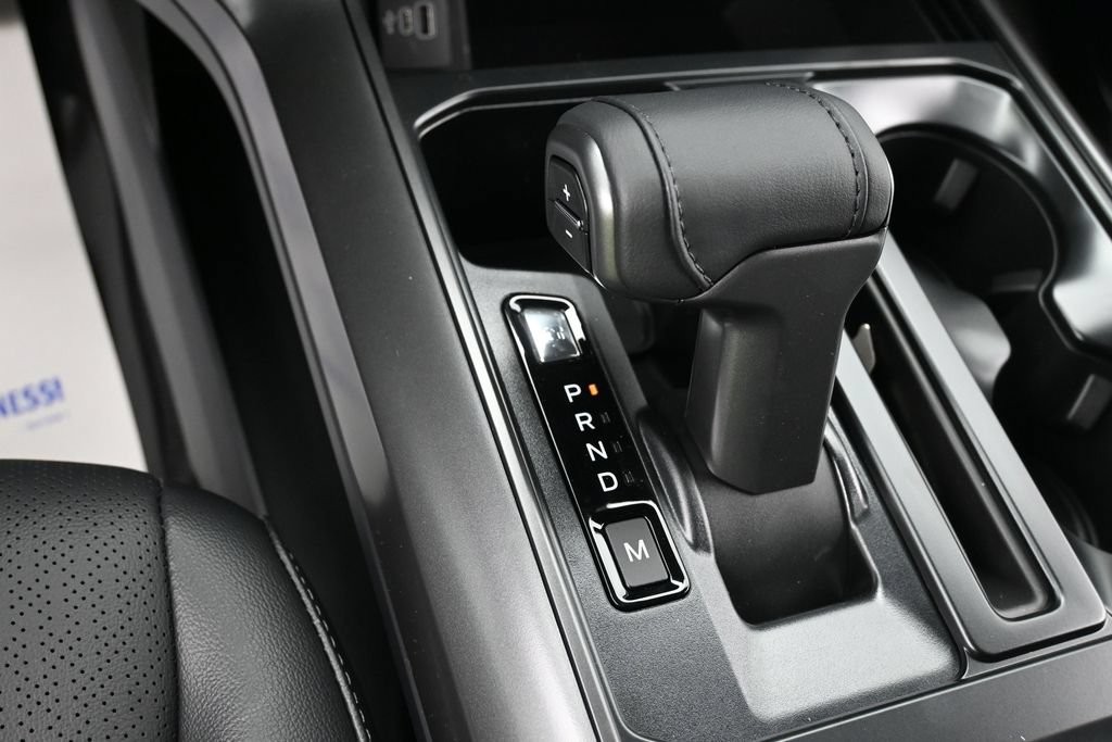 Ford F-150 Vehicle Full-screen Gallery Image 13
