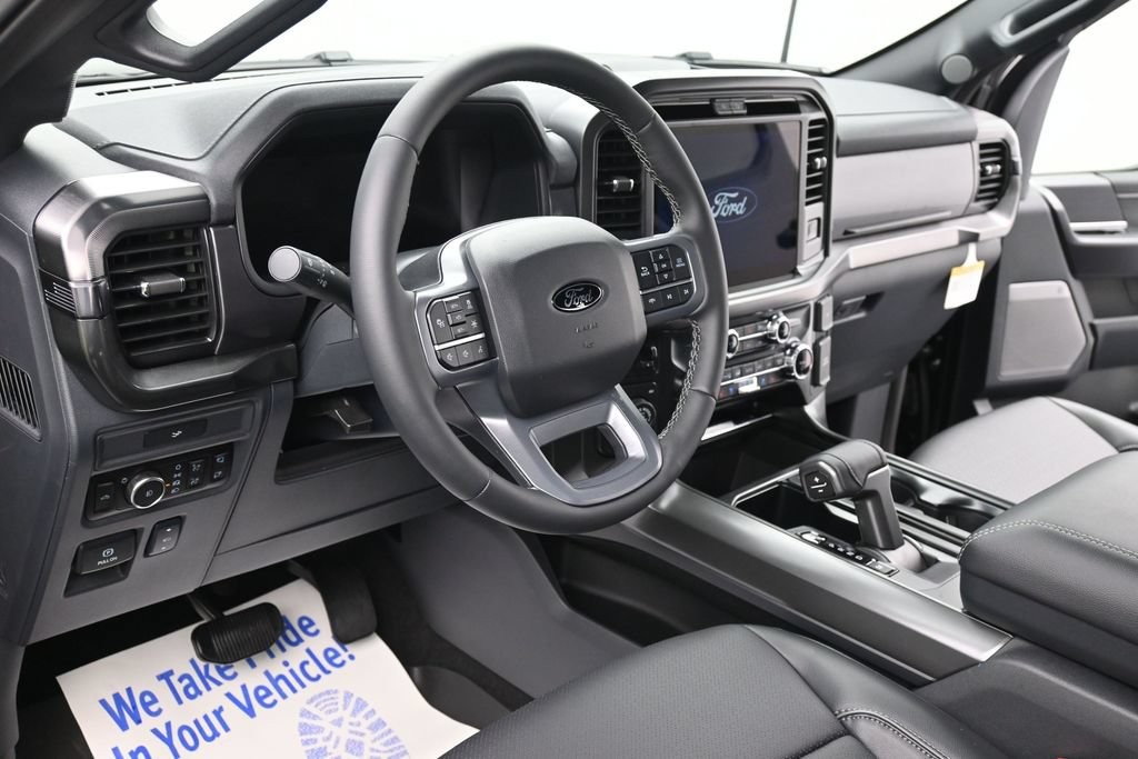 Ford F-150 Vehicle Full-screen Gallery Image 15