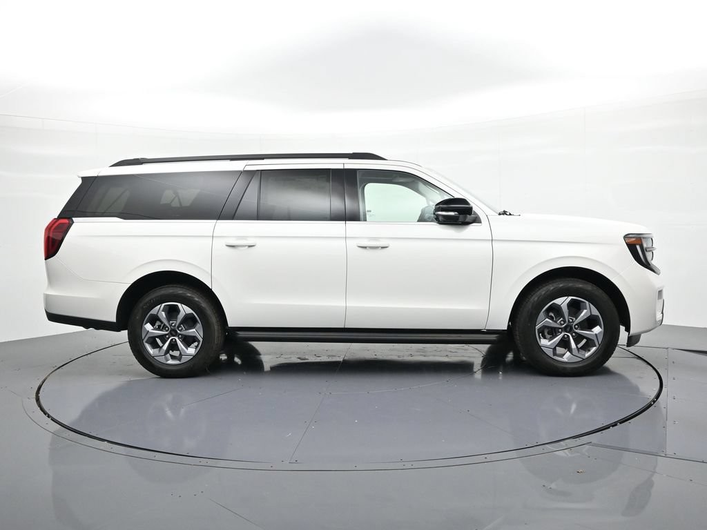 Ford Expedition Max Vehicle Full-screen Gallery Image 5