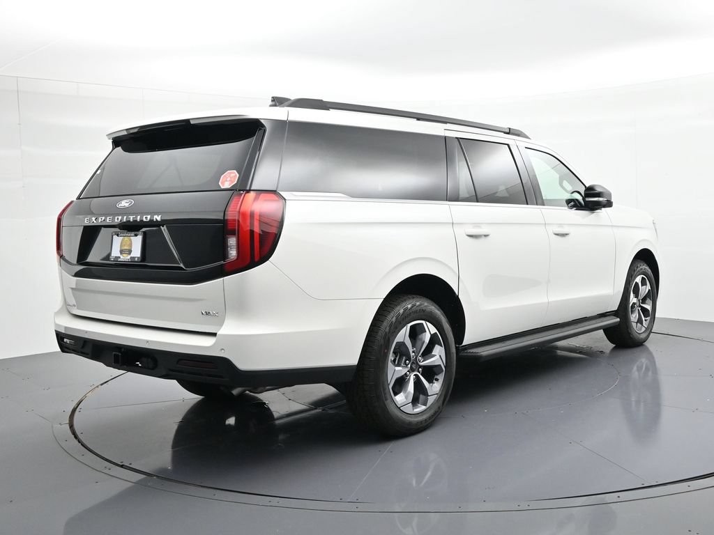 Ford Expedition Max Vehicle Full-screen Gallery Image 6