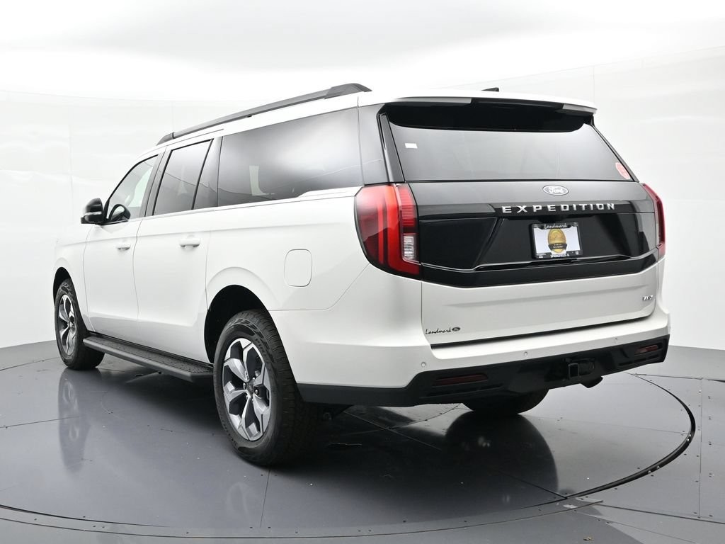Ford Expedition Max Vehicle Full-screen Gallery Image 8