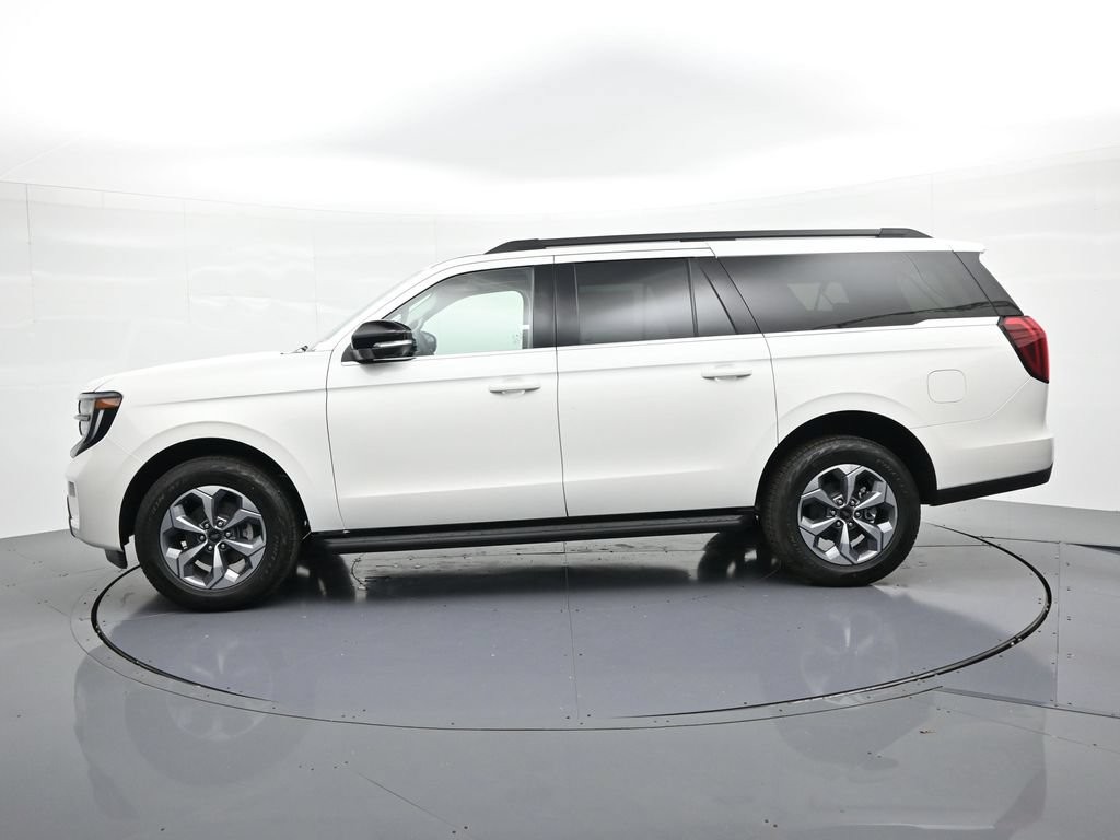 Ford Expedition Max Vehicle Full-screen Gallery Image 9