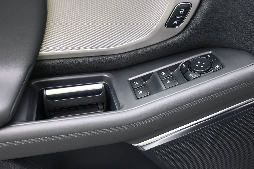 Ford Expedition Max Vehicle Full-screen Gallery Image 15