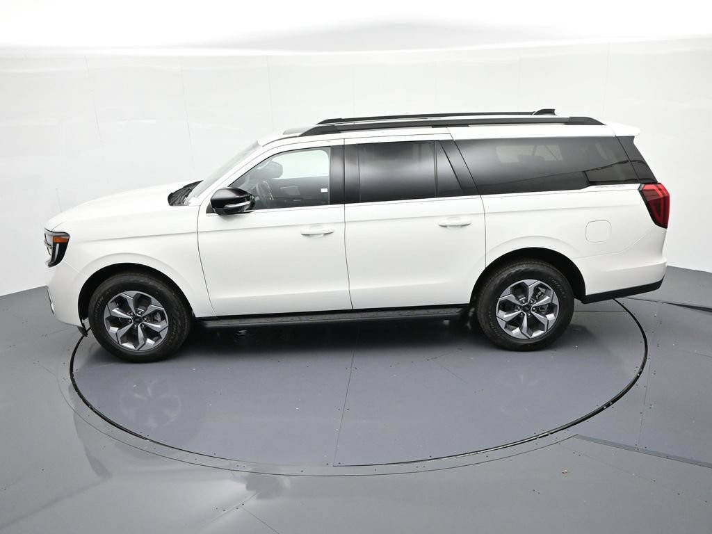 Ford Expedition Max Vehicle Full-screen Gallery Image 20