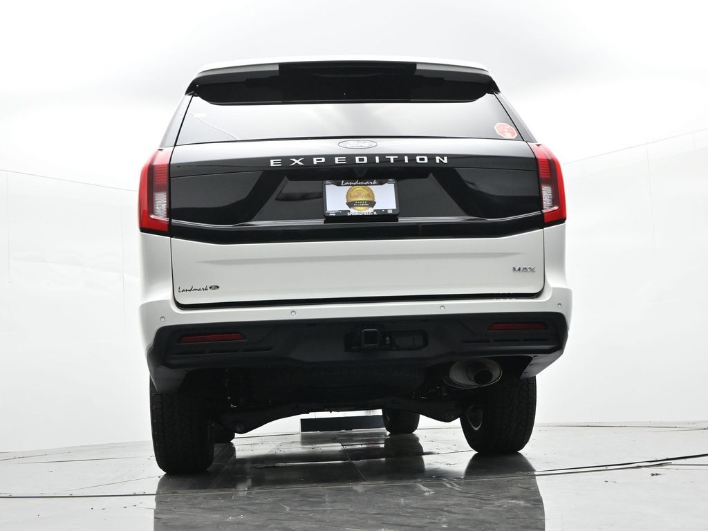Ford Expedition Max Vehicle Full-screen Gallery Image 22