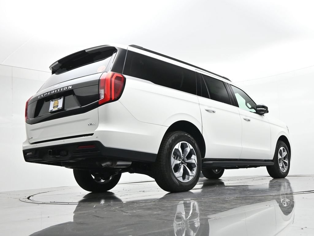 Ford Expedition Max Vehicle Full-screen Gallery Image 23