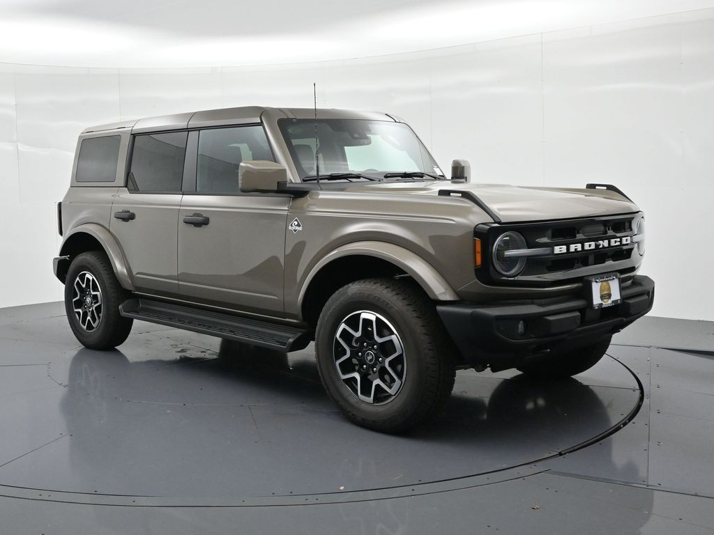 Ford Bronco Vehicle Full-screen Gallery Image 4