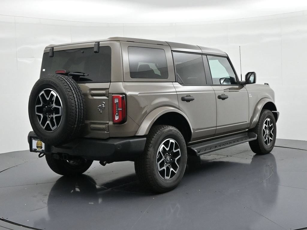 Ford Bronco Vehicle Full-screen Gallery Image 6