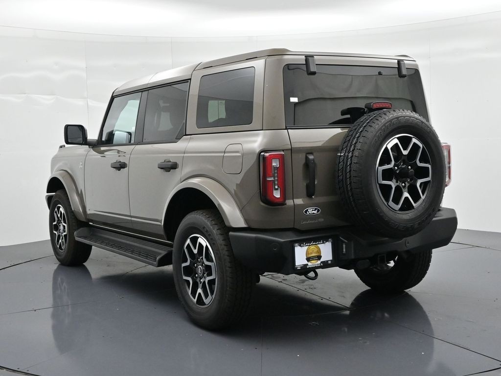 Ford Bronco Vehicle Full-screen Gallery Image 8