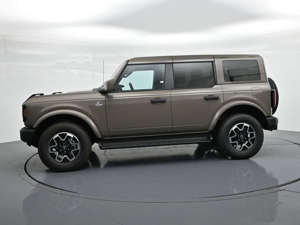Ford Bronco Vehicle Full-screen Gallery Image 9
