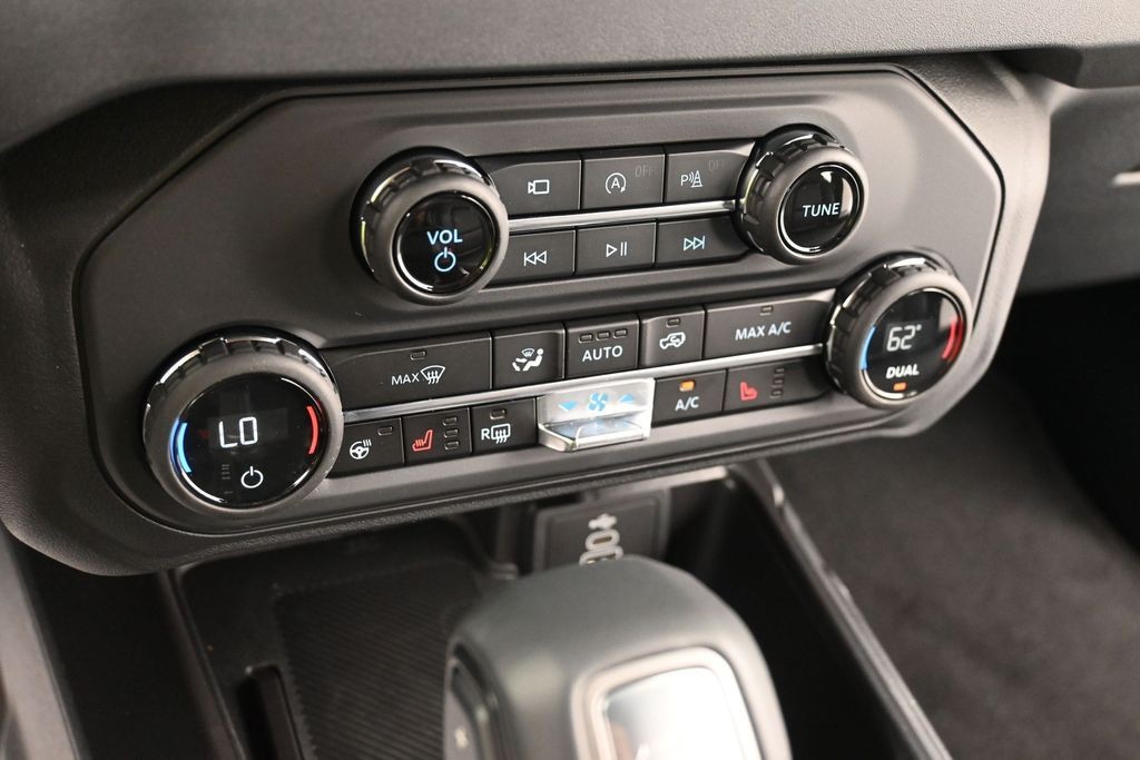 Ford Bronco Vehicle Full-screen Gallery Image 11