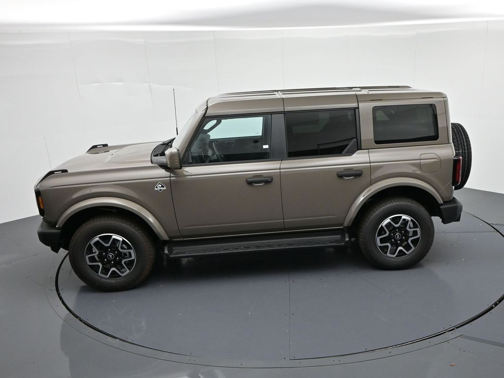 Ford Bronco Vehicle Full-screen Gallery Image 18