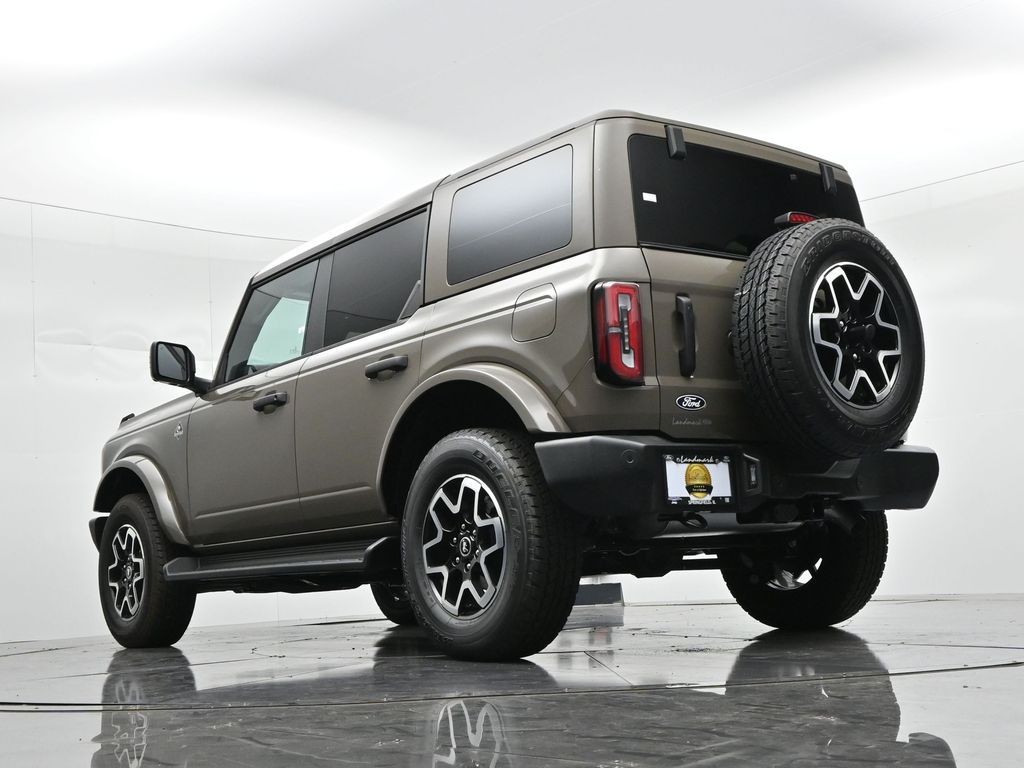 Ford Bronco Vehicle Full-screen Gallery Image 19