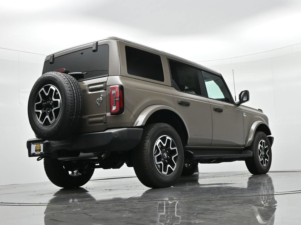 Ford Bronco Vehicle Full-screen Gallery Image 21
