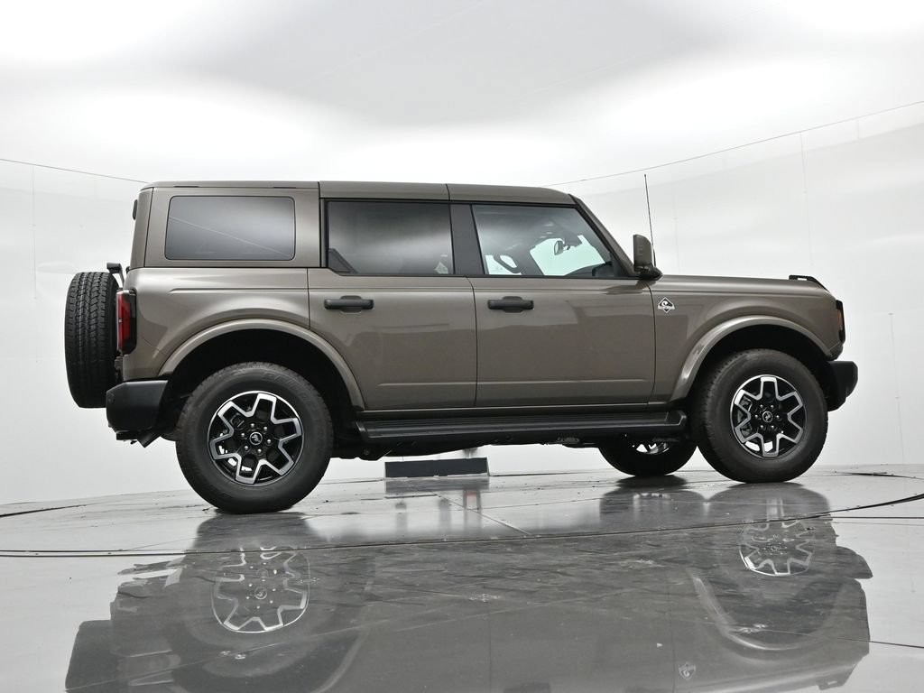 Ford Bronco Vehicle Full-screen Gallery Image 22