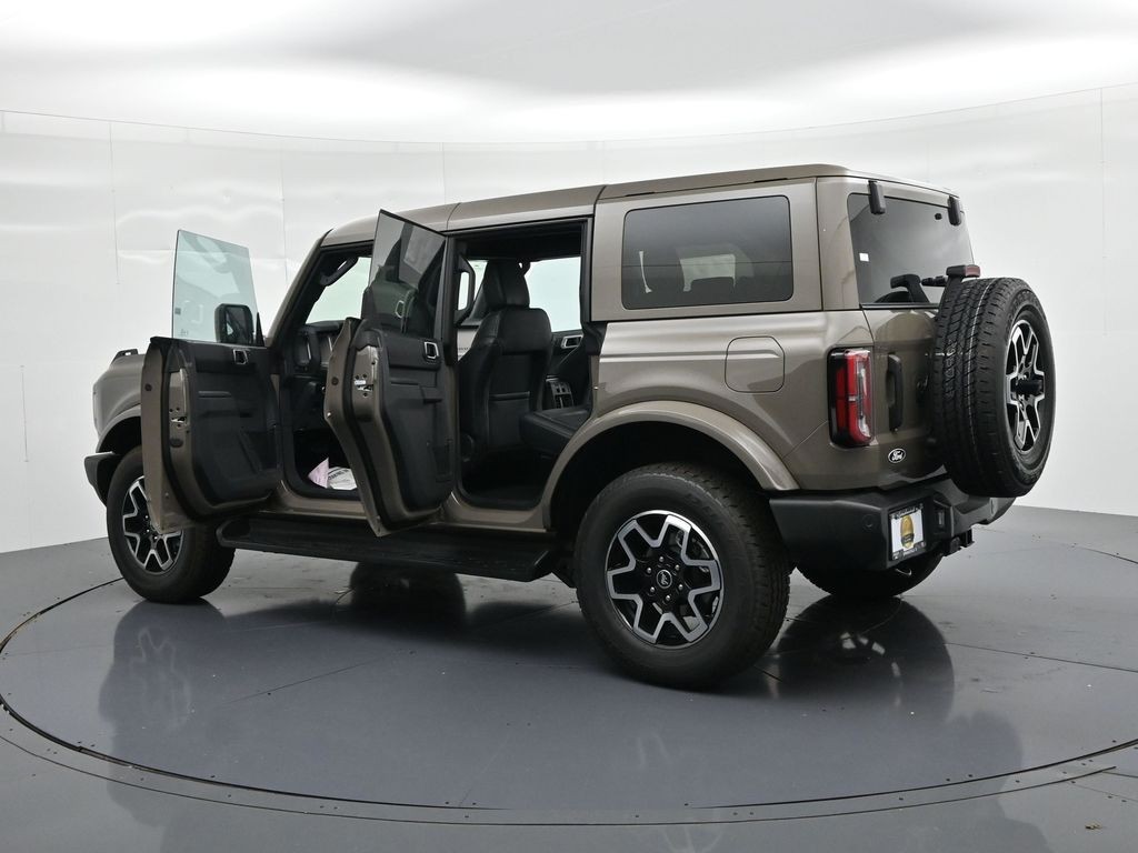 Ford Bronco Vehicle Full-screen Gallery Image 24
