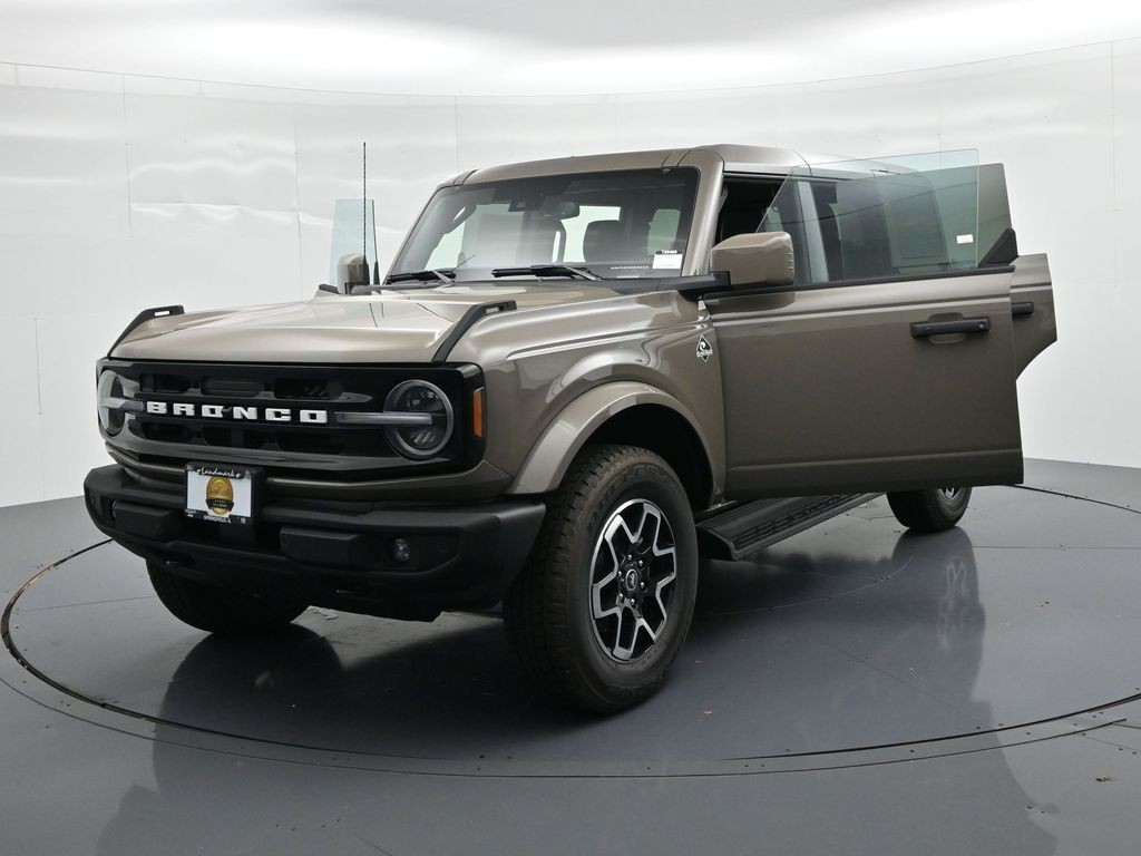 Ford Bronco Vehicle Full-screen Gallery Image 25