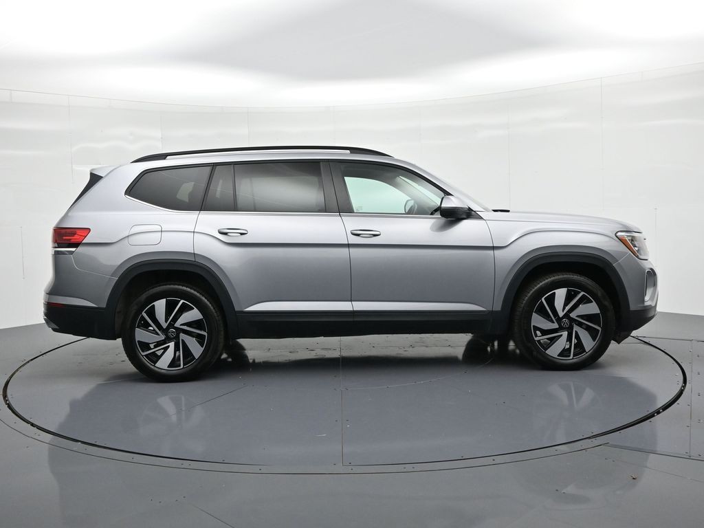 Volkswagen Atlas Vehicle Full-screen Gallery Image 5