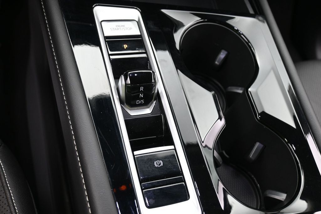 Volkswagen Atlas Vehicle Full-screen Gallery Image 12