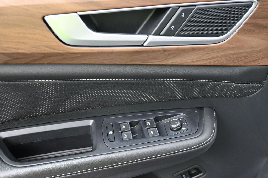 Volkswagen Atlas Vehicle Full-screen Gallery Image 14