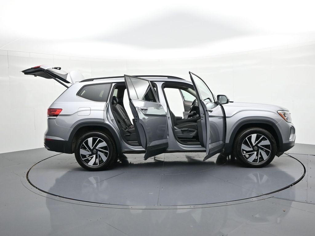 Volkswagen Atlas Vehicle Full-screen Gallery Image 24