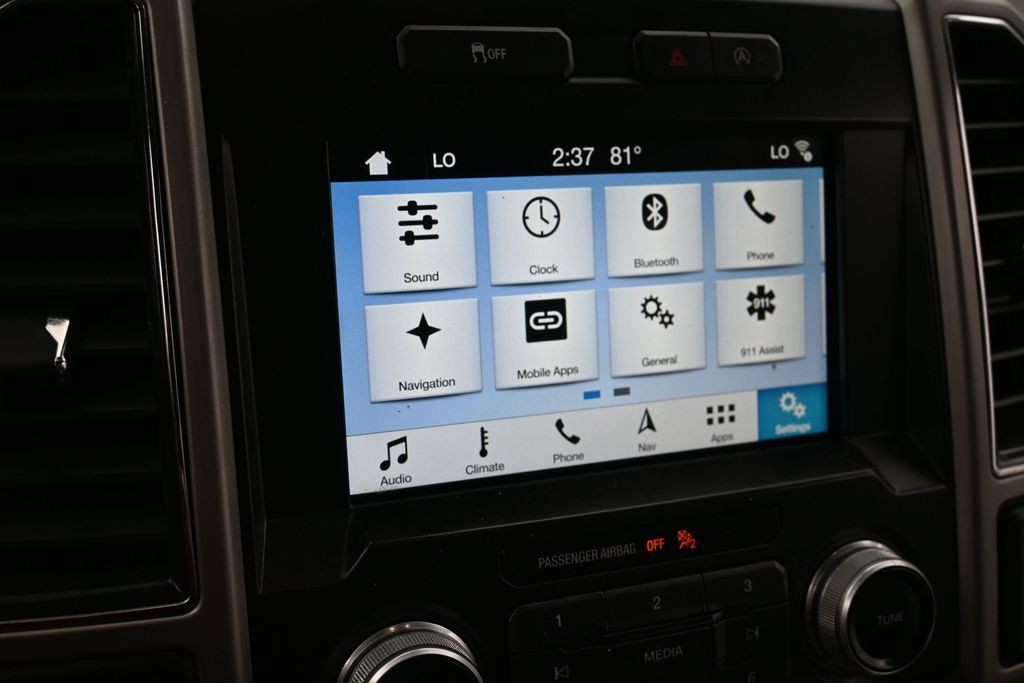 Ford F-150 Vehicle Full-screen Gallery Image 10