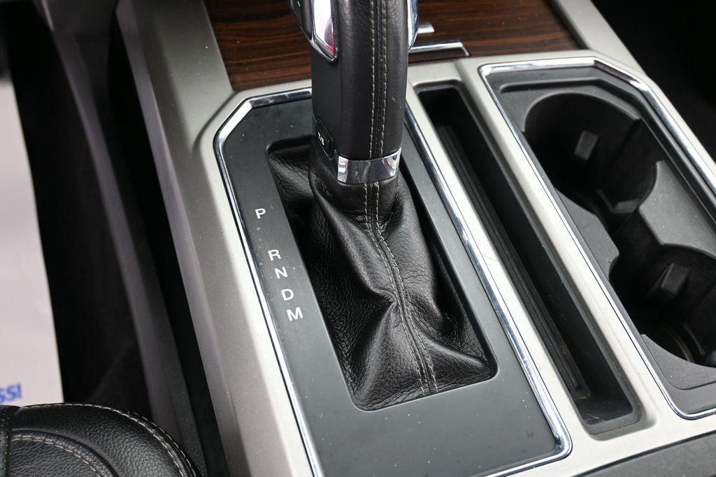Ford F-150 Vehicle Full-screen Gallery Image 12