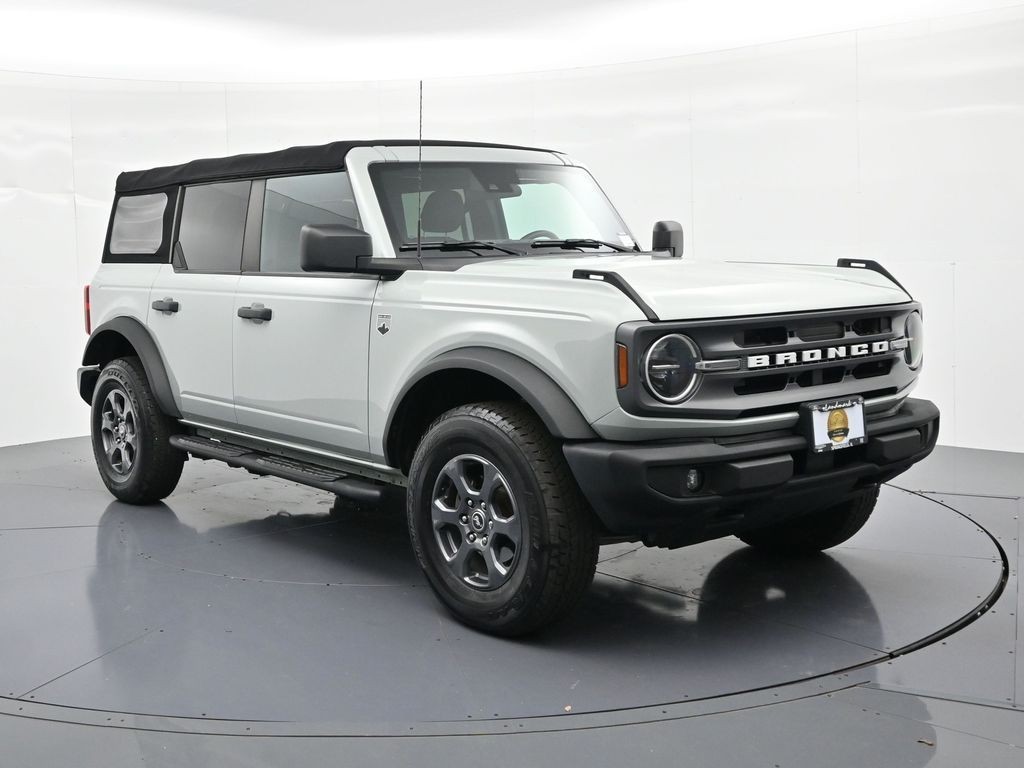 Ford Bronco Vehicle Full-screen Gallery Image 4