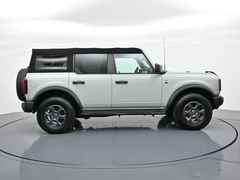 Ford Bronco Vehicle Full-screen Gallery Image 5