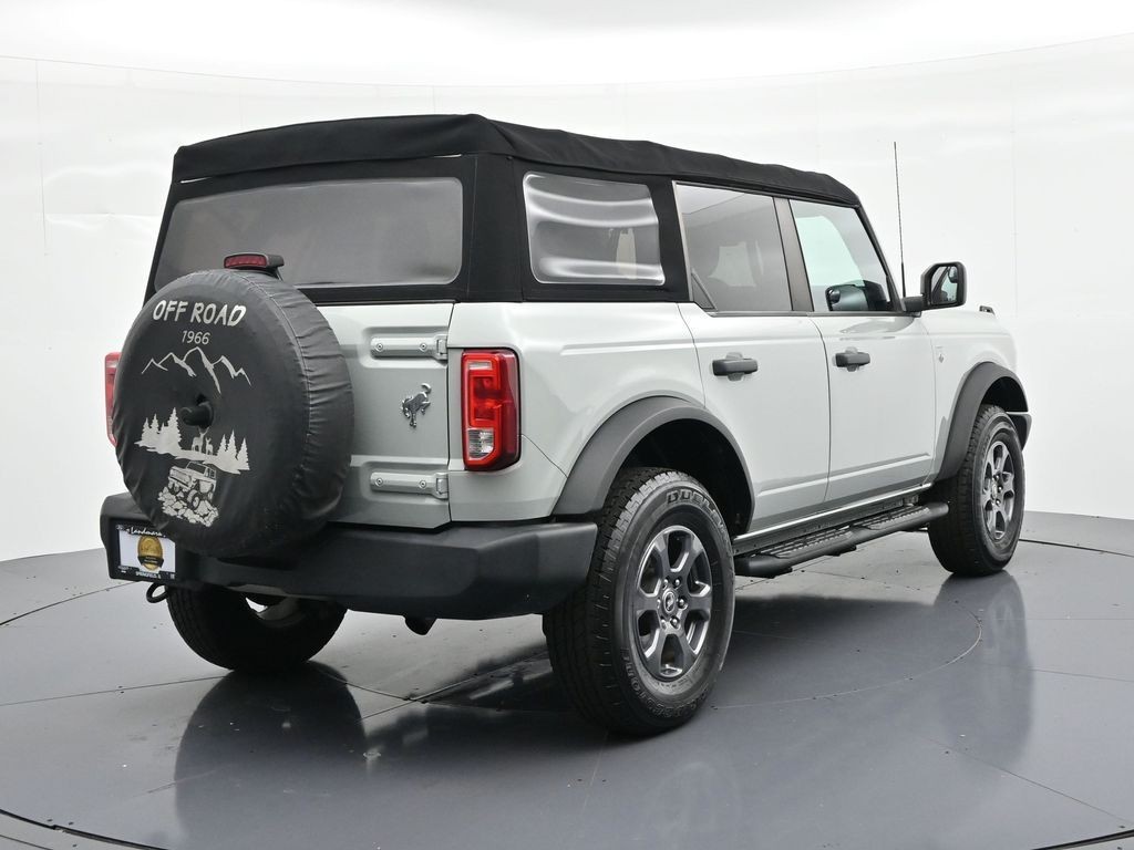 Ford Bronco Vehicle Full-screen Gallery Image 6