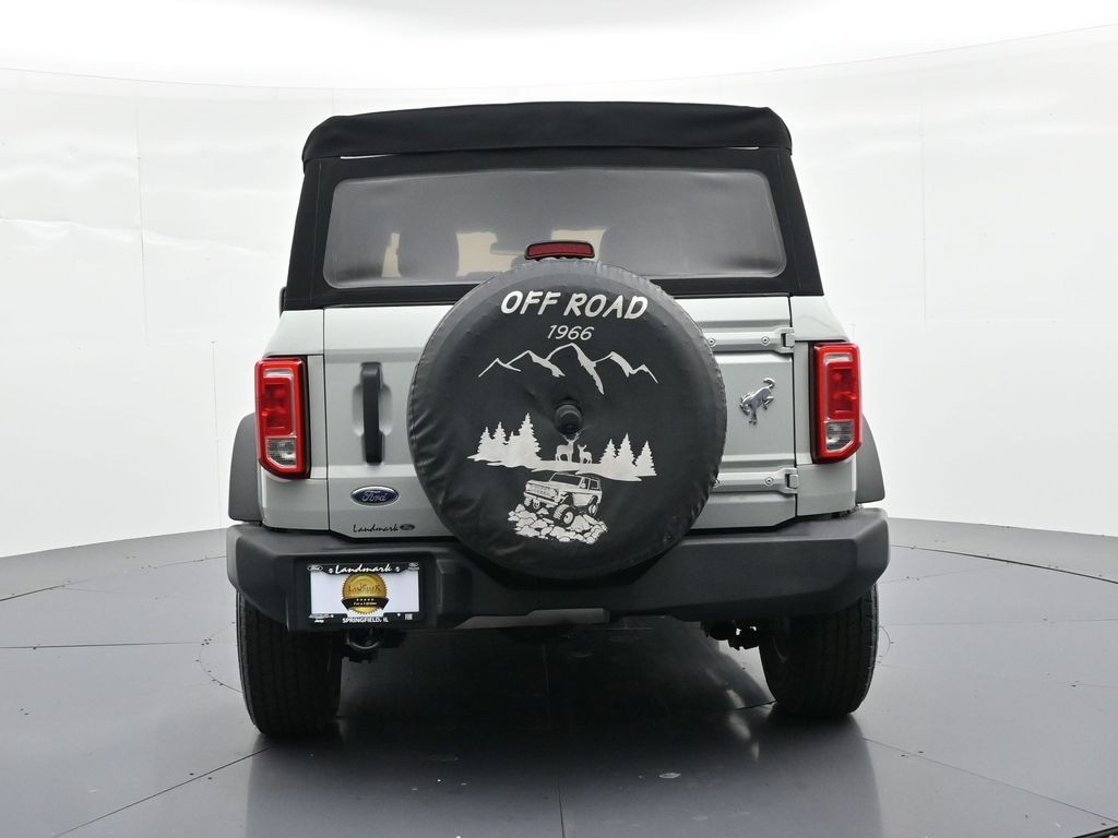 Ford Bronco Vehicle Full-screen Gallery Image 7