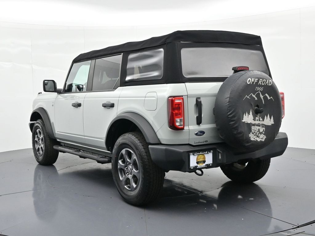 Ford Bronco Vehicle Full-screen Gallery Image 8