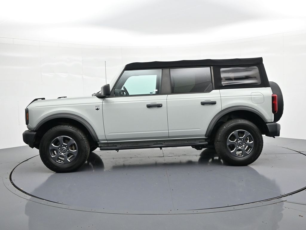 Ford Bronco Vehicle Full-screen Gallery Image 9
