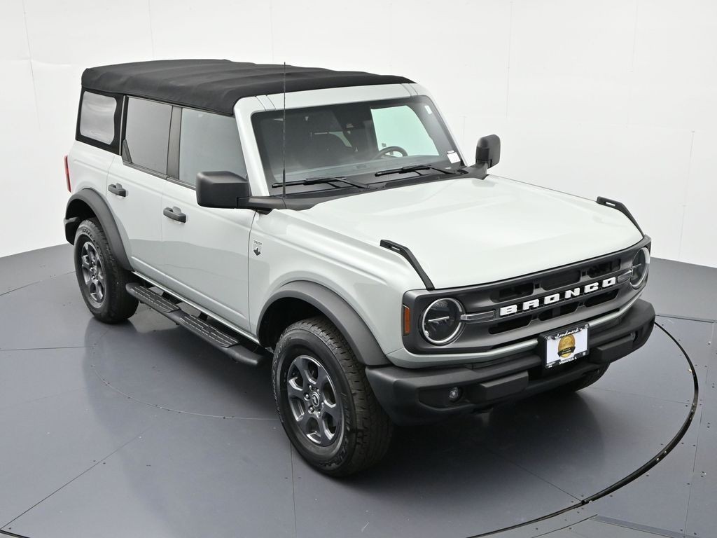 Ford Bronco Vehicle Full-screen Gallery Image 15