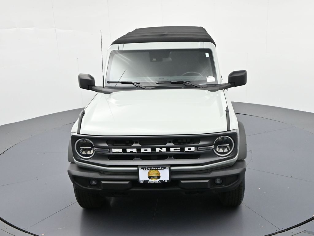 Ford Bronco Vehicle Full-screen Gallery Image 16