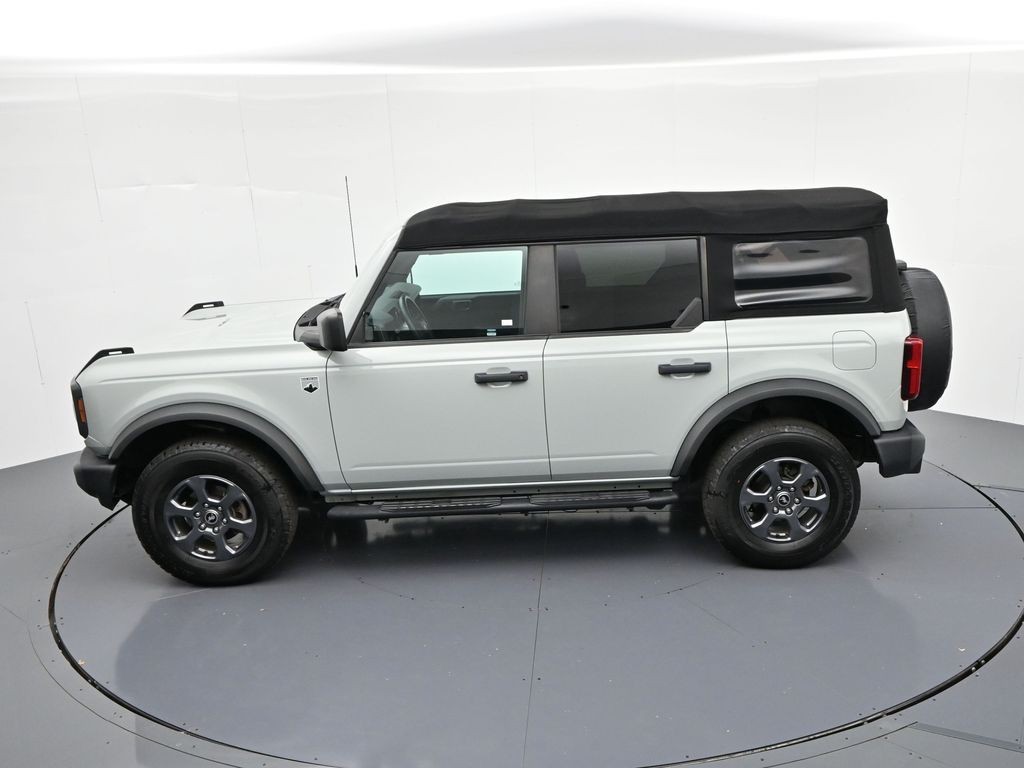 Ford Bronco Vehicle Full-screen Gallery Image 18