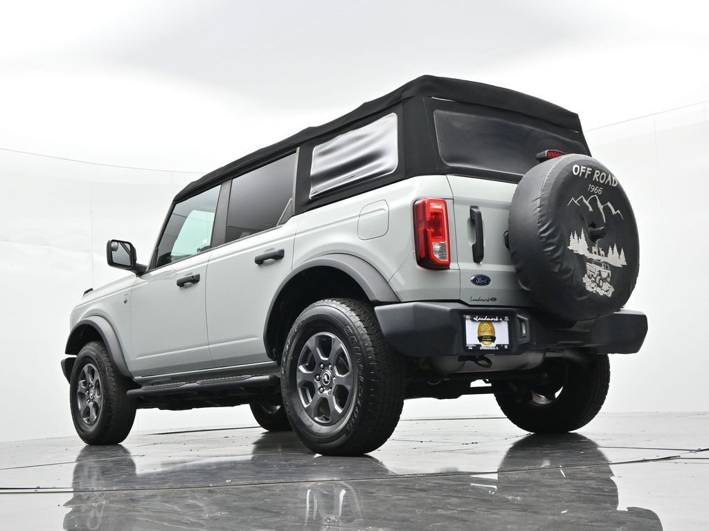 Ford Bronco Vehicle Full-screen Gallery Image 19