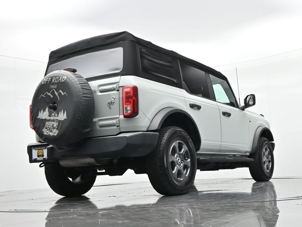 Ford Bronco Vehicle Full-screen Gallery Image 21