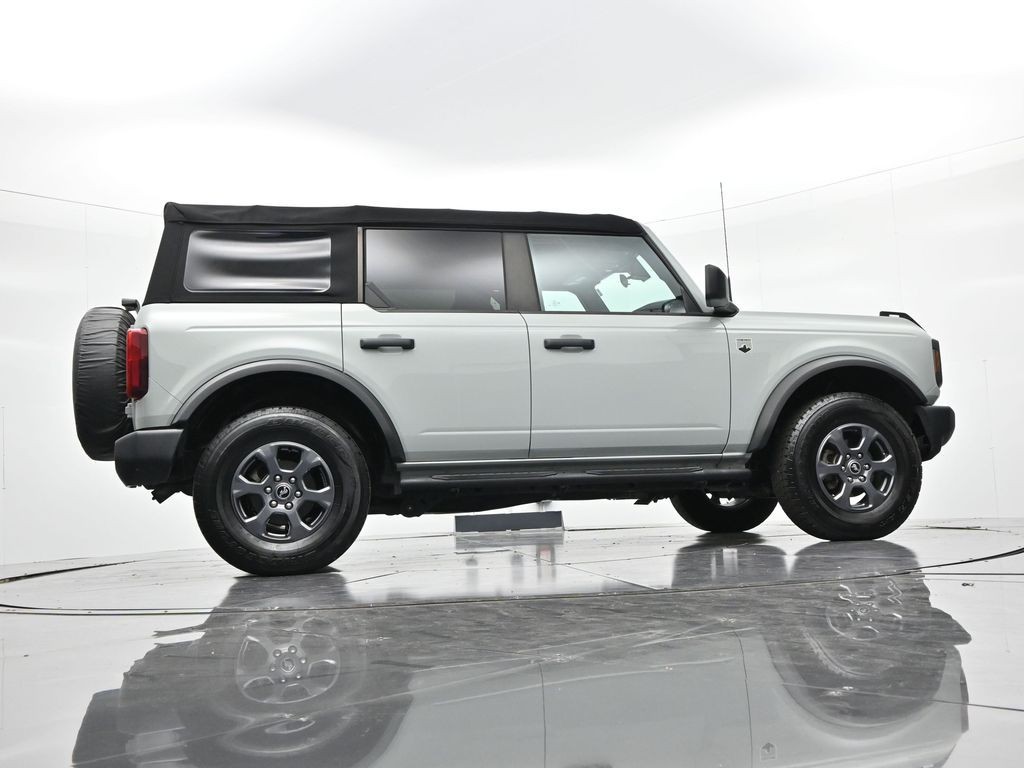 Ford Bronco Vehicle Full-screen Gallery Image 22