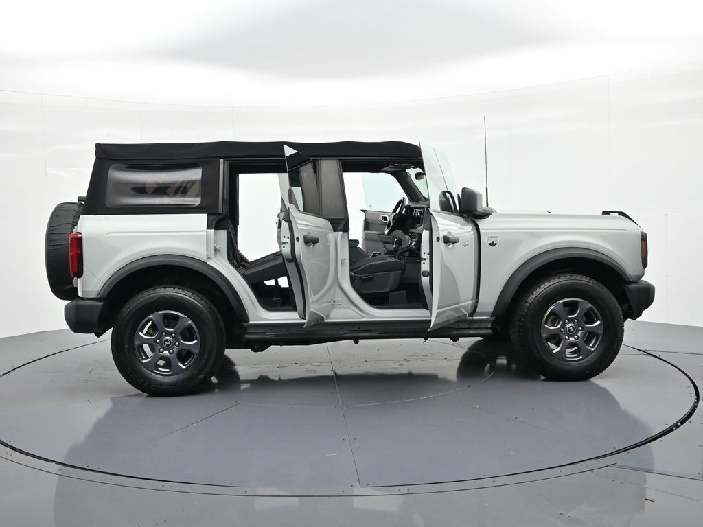 Ford Bronco Vehicle Full-screen Gallery Image 23