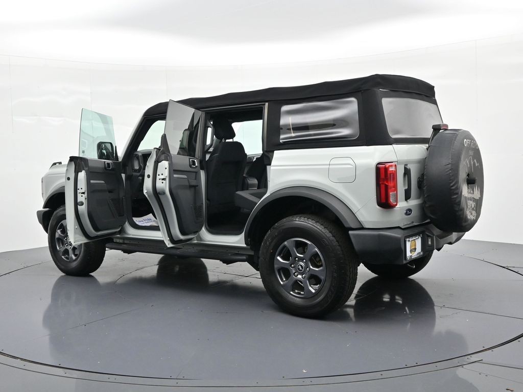 Ford Bronco Vehicle Full-screen Gallery Image 24