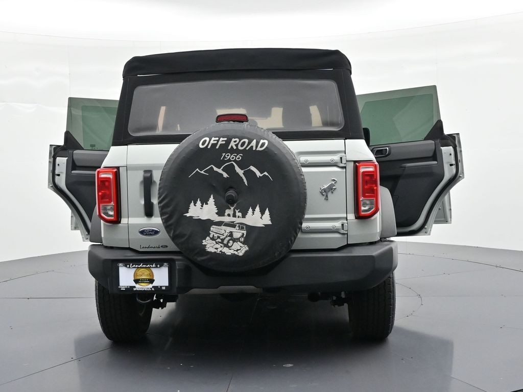 Ford Bronco Vehicle Full-screen Gallery Image 26