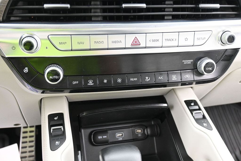 Kia Telluride Vehicle Full-screen Gallery Image 11